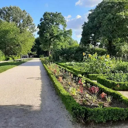 Apartment Le Logis De L'arquebuse Gare, Centre Et Cite Gastronomique