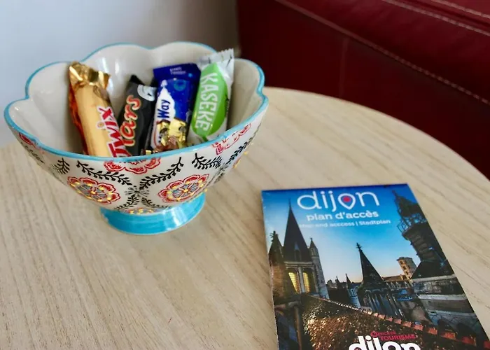 アパート Le Logis De L'arquebuse Gare, Centre Et Cite Gastronomique ディジョン