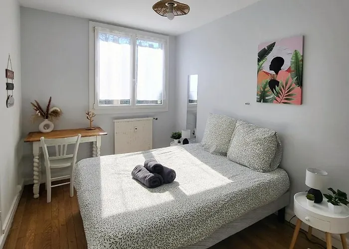 Le Logis De L'arquebuse Gare, Centre Et Cite Gastronomique アパート